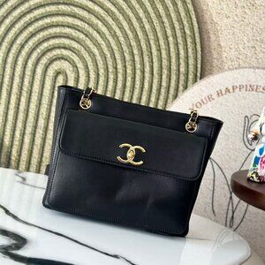 Classic CHANEL Bag: A Stylish and Versatile Choice for Elegance